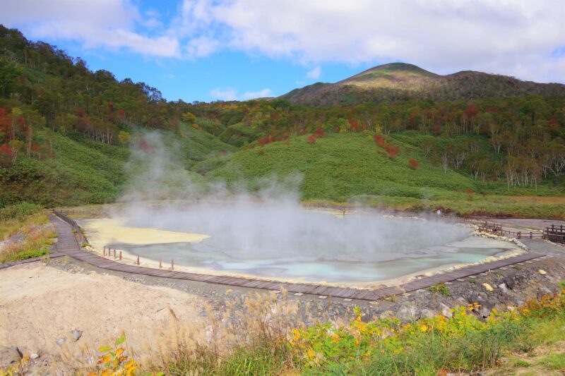 ニセコ湯本温泉大湯沼の紅葉