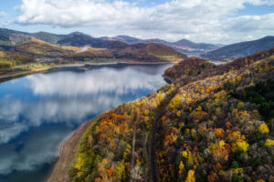 かなやま湖の紅葉