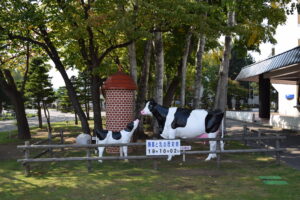 雪印メグミルク酪農と乳の歴史館牛モニュメント